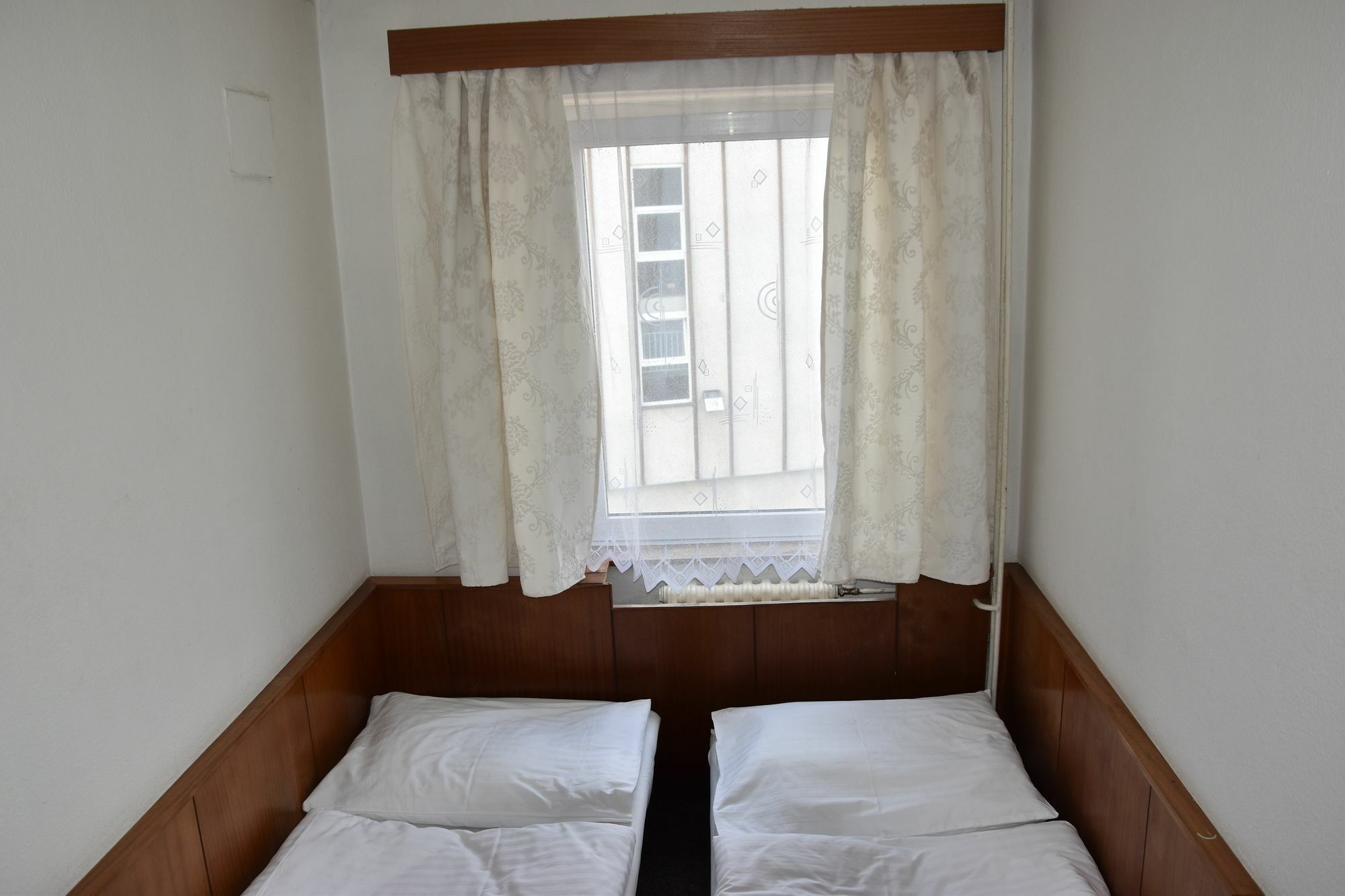 Alexander Hotel 2*